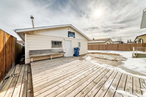 532 Rundleridge Drive Ne, Calgary, AB - Outdoor With Exterior