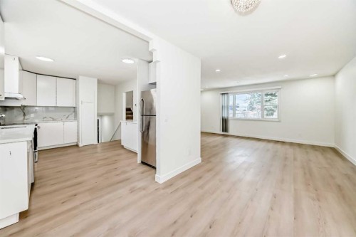 532 Rundleridge Drive Ne, Calgary, AB - Indoor Photo Showing Kitchen