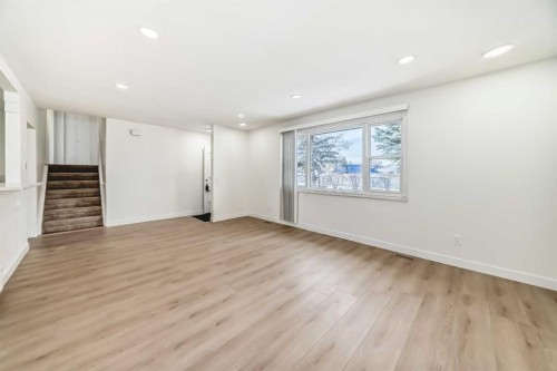 532 Rundleridge Drive Ne, Calgary, AB - Indoor Photo Showing Other Room