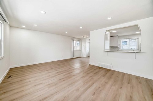 532 Rundleridge Drive Ne, Calgary, AB - Indoor Photo Showing Other Room