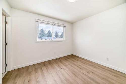 532 Rundleridge Drive Ne, Calgary, AB - Indoor Photo Showing Other Room