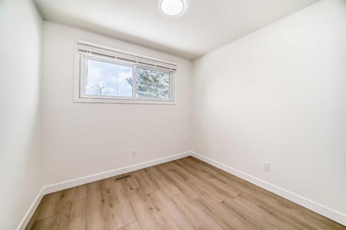 532 Rundleridge Drive Ne, Calgary, AB - Indoor Photo Showing Other Room