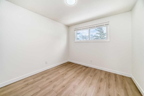 532 Rundleridge Drive Ne, Calgary, AB - Indoor Photo Showing Other Room