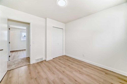 532 Rundleridge Drive Ne, Calgary, AB - Indoor Photo Showing Other Room