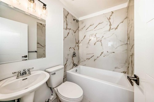532 Rundleridge Drive Ne, Calgary, AB - Indoor Photo Showing Bathroom