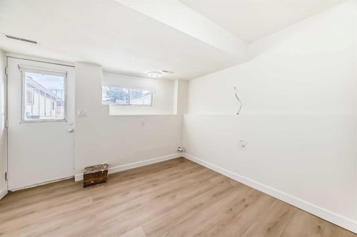 532 Rundleridge Drive Ne, Calgary, AB - Indoor Photo Showing Other Room