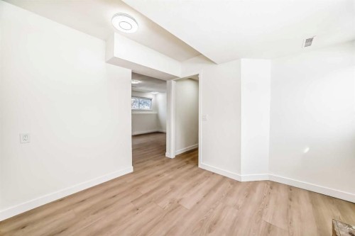 532 Rundleridge Drive Ne, Calgary, AB - Indoor Photo Showing Other Room