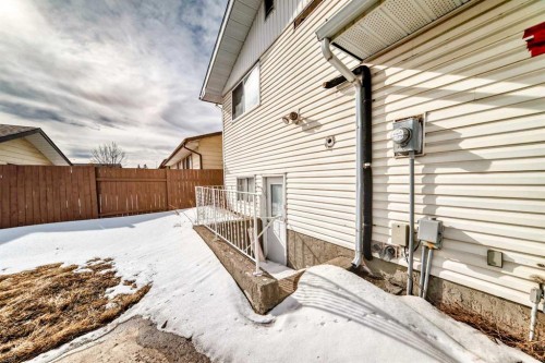 532 Rundleridge Drive Ne, Calgary, AB - Outdoor With Exterior