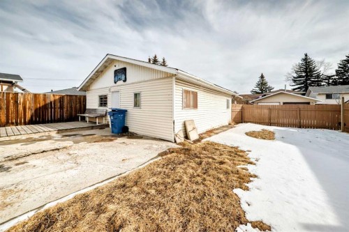 532 Rundleridge Drive Ne, Calgary, AB - Outdoor With Exterior