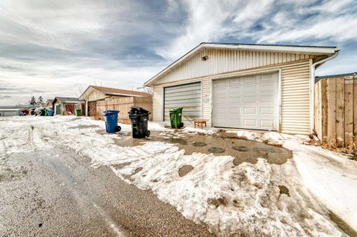 532 Rundleridge Drive Ne, Calgary, AB - Outdoor
