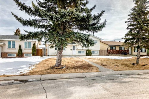 532 Rundleridge Drive Ne, Calgary, AB - Outdoor With Facade