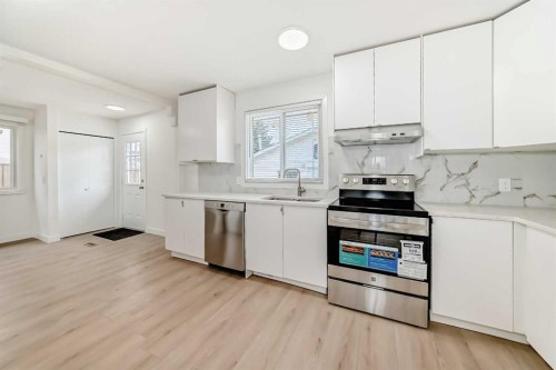 532 Rundleridge Drive Ne, Calgary, AB - Indoor Photo Showing Kitchen