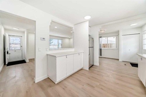 532 Rundleridge Drive Ne, Calgary, AB - Indoor