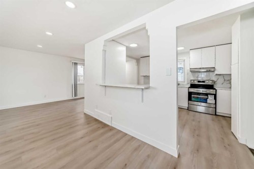 532 Rundleridge Drive Ne, Calgary, AB - Indoor Photo Showing Other Room