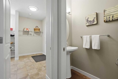 95 Cranarch Circle Se, Calgary, AB - Indoor Photo Showing Bathroom