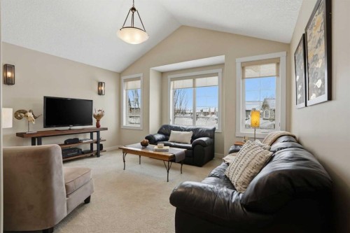 95 Cranarch Circle Se, Calgary, AB - Indoor Photo Showing Living Room