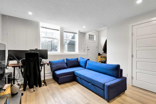 317 Cranbrook Square Se, Calgary, AB - Indoor Photo Showing Living Room
