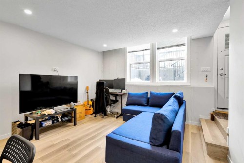 317 Cranbrook Square Se, Calgary, AB - Indoor Photo Showing Living Room