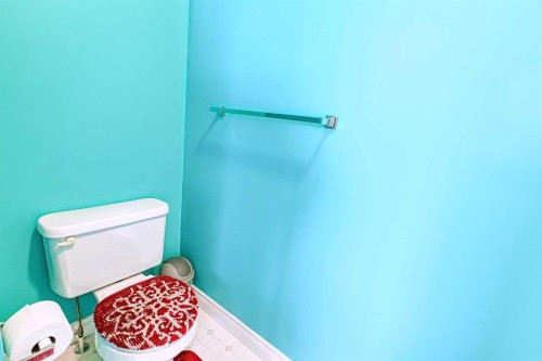 501 Coral Cove Ne, Calgary, AB - Indoor Photo Showing Bathroom