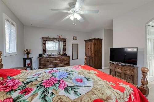501 Coral Cove Ne, Calgary, AB - Indoor Photo Showing Bedroom