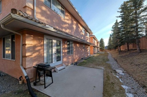 501 Coral Cove Ne, Calgary, AB - Outdoor