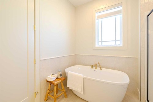 14 Tillotson Downs, Okotoks, AB - Indoor Photo Showing Bathroom