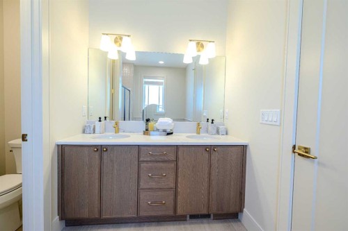 14 Tillotson Downs, Okotoks, AB - Indoor Photo Showing Bathroom