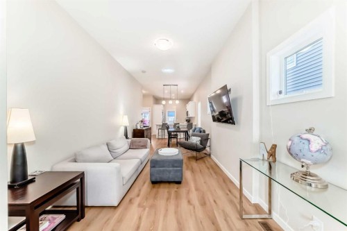 146 Highview Gate Se, Airdrie, AB - Indoor Photo Showing Living Room