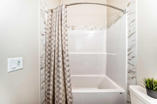 146 Highview Gate Se, Airdrie, AB - Indoor Photo Showing Bathroom