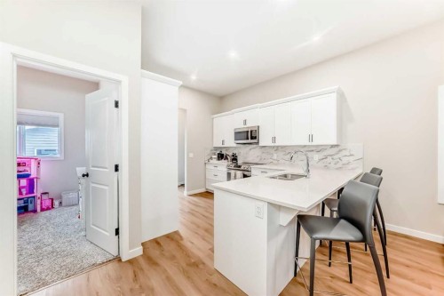 146 Highview Gate Se, Airdrie, AB - Indoor Photo Showing Kitchen