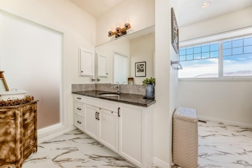 44 Riviera Way, Cochrane, AB - Indoor Photo Showing Bathroom