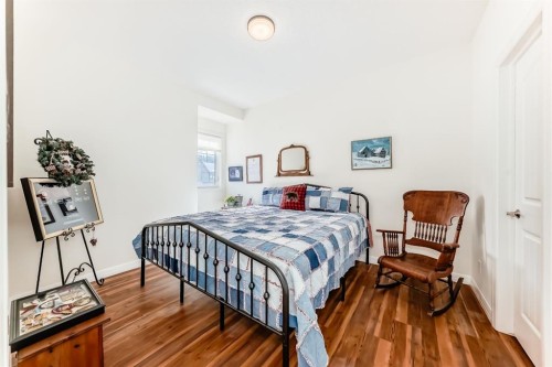 44 Riviera Way, Cochrane, AB - Indoor Photo Showing Bedroom