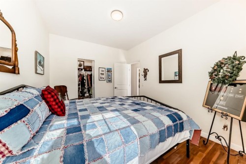 44 Riviera Way, Cochrane, AB - Indoor Photo Showing Bedroom