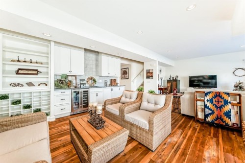 44 Riviera Way, Cochrane, AB - Indoor Photo Showing Living Room