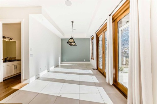 2323 3 Avenue Nw, Calgary, AB - Indoor Photo Showing Other Room