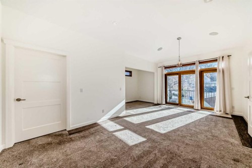 2323 3 Avenue Nw, Calgary, AB - Indoor Photo Showing Other Room