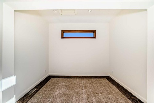 2323 3 Avenue Nw, Calgary, AB - Indoor Photo Showing Other Room