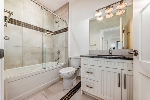 2323 3 Avenue Nw, Calgary, AB - Indoor Photo Showing Bathroom