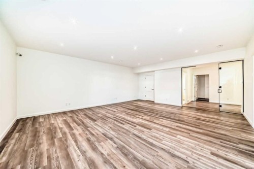 2323 3 Avenue Nw, Calgary, AB - Indoor Photo Showing Other Room