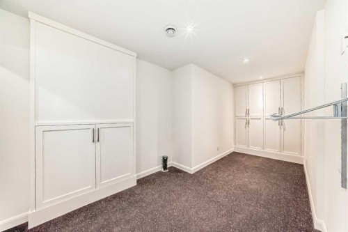 2323 3 Avenue Nw, Calgary, AB - Indoor Photo Showing Other Room