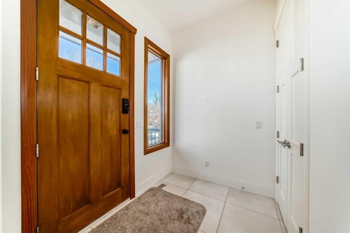 2323 3 Avenue Nw, Calgary, AB - Indoor Photo Showing Other Room