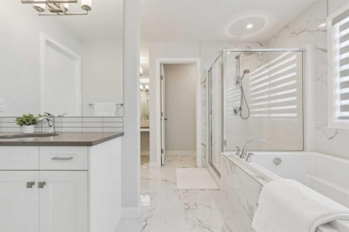 55 Sundown Crescent, Cochrane, AB - Indoor Photo Showing Bathroom