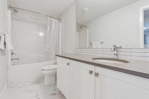 55 Sundown Crescent, Cochrane, AB - Indoor Photo Showing Bathroom