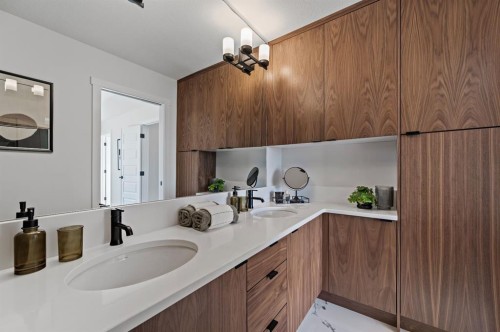 61 Keystone Creek Terrace, Calgary, AB - Indoor Photo Showing Bathroom