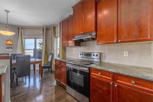 32 Evanspark Circle Nw, Calgary, AB - Indoor Photo Showing Kitchen