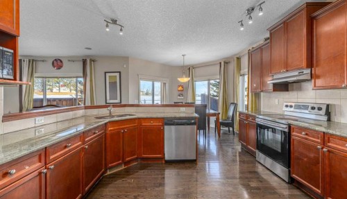 32 Evanspark Circle Nw, Calgary, AB - Indoor Photo Showing Kitchen