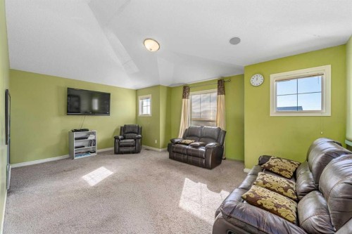 32 Evanspark Circle Nw, Calgary, AB - Indoor Photo Showing Living Room