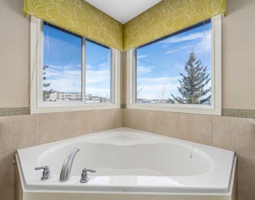 32 Evanspark Circle Nw, Calgary, AB - Indoor Photo Showing Bathroom
