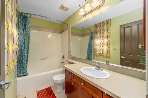 32 Evanspark Circle Nw, Calgary, AB - Indoor Photo Showing Bathroom