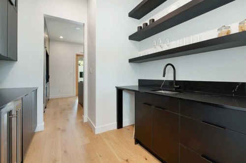 517 28 Avenue Nw, Calgary, AB - Indoor Photo Showing Kitchen